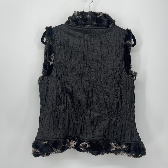 LINDI Reversible Faux Fur Vest - Picture 6 of 6